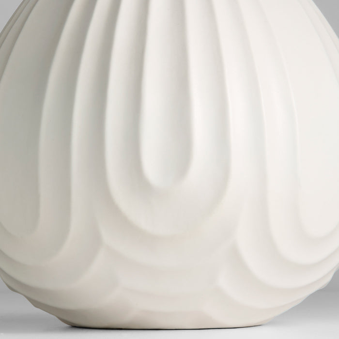 Nigel Vase | White - Stout
